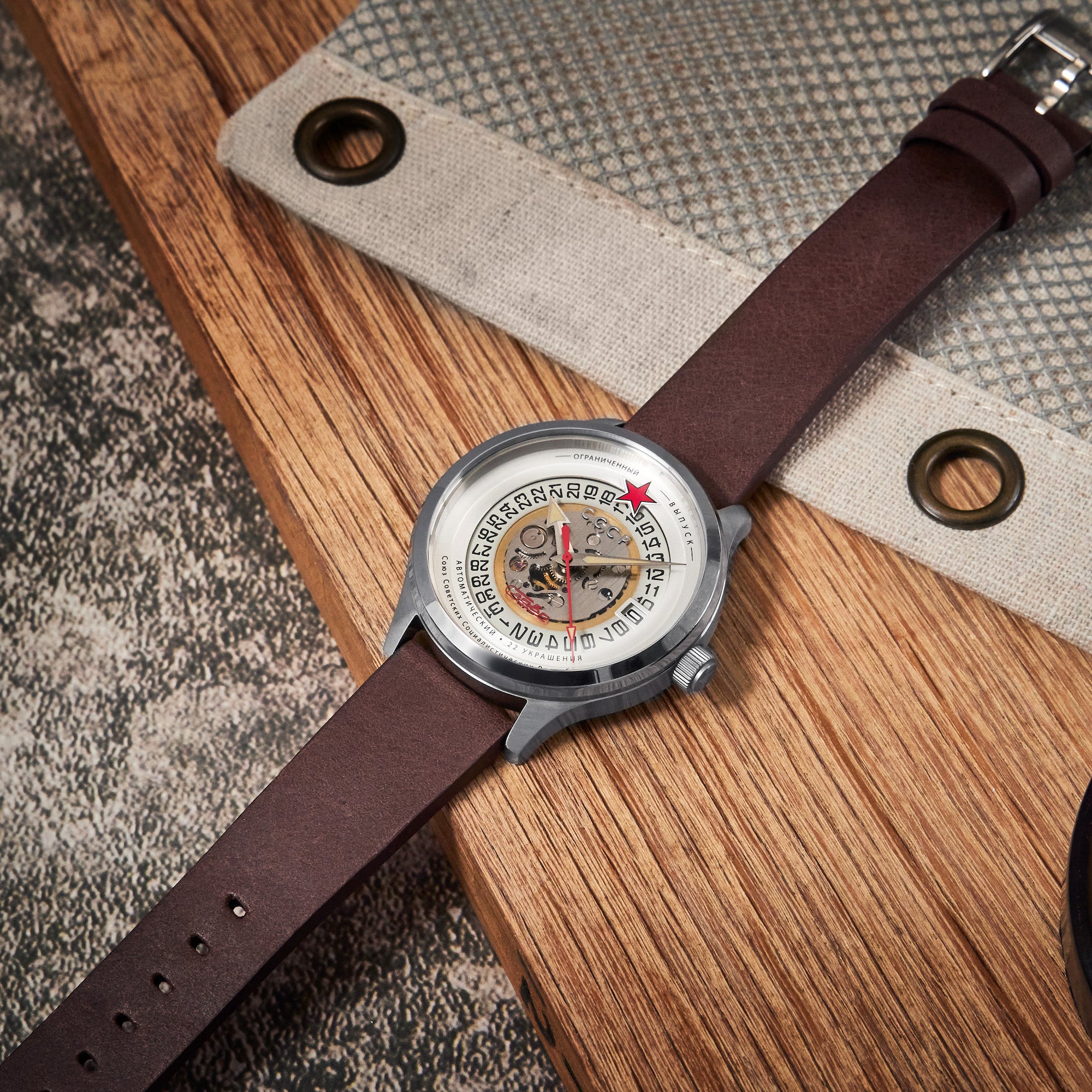 Silver White / Brown